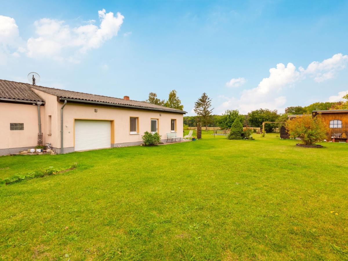Idyllic Bungalow In Pepelow With Garden Kültér fotó
