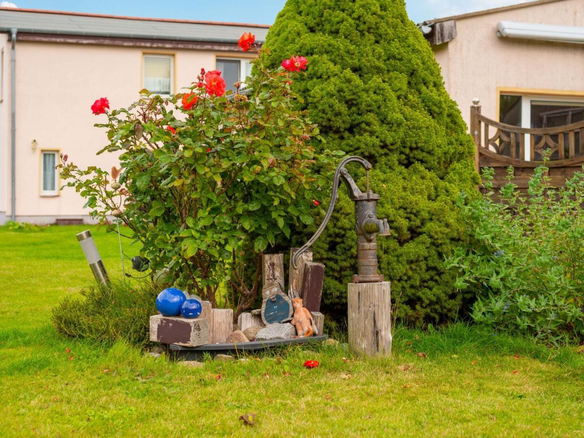 Idyllic Bungalow In Pepelow With Garden Kültér fotó