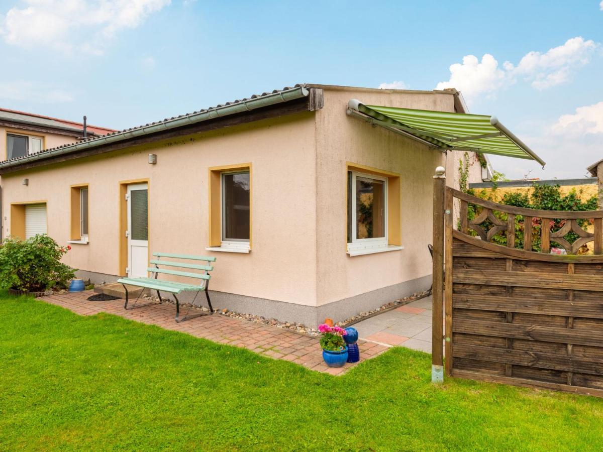 Idyllic Bungalow In Pepelow With Garden Kültér fotó